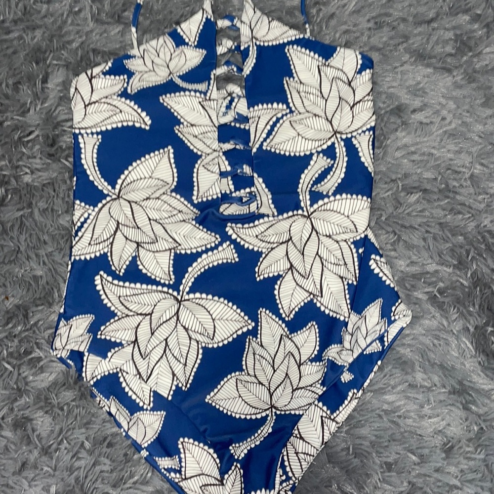 CUTE AILA BLUE SWIMSUIT!